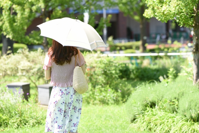 Japanese women are afraid of ultraviolet rays.